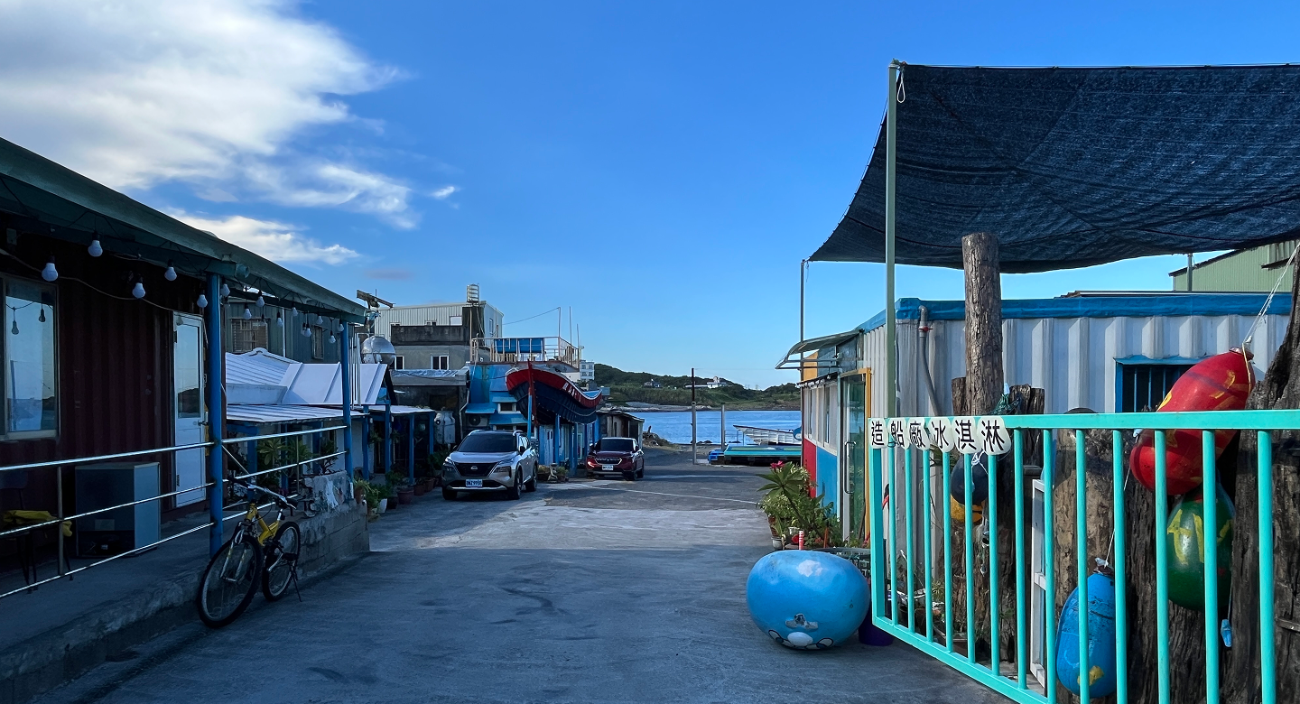 泊岸小屋背景
